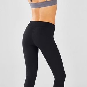 Women’s Fabletics Black Salar Capri Leggings